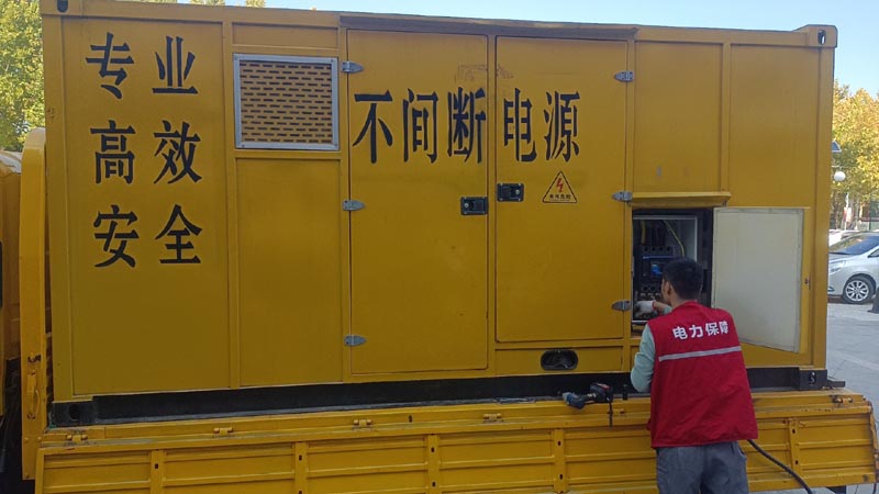 永安坝街道柴油发电机组和UPS电源配合使用时，如何避免切换过程中的电力中断？