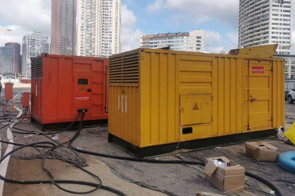 永安坝街道压力测试时，发电机组的燃油系统需要达到多少压力？